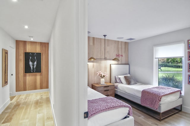 bedroom with visible vents, recessed lighting, light wood-style flooring, and baseboards