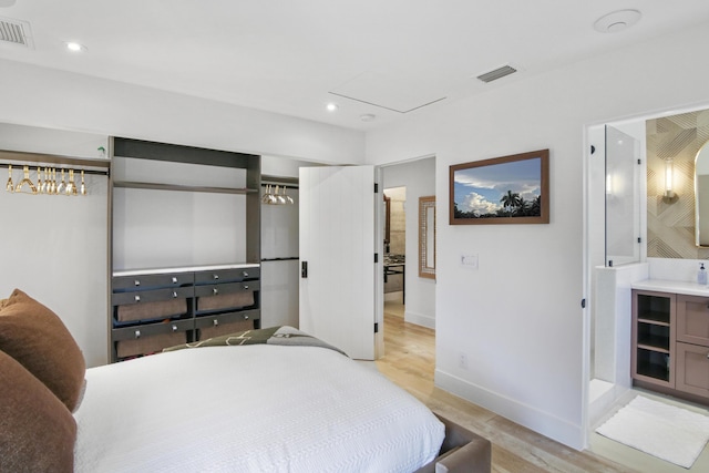 bedroom with light wood finished floors, baseboards, visible vents, and recessed lighting