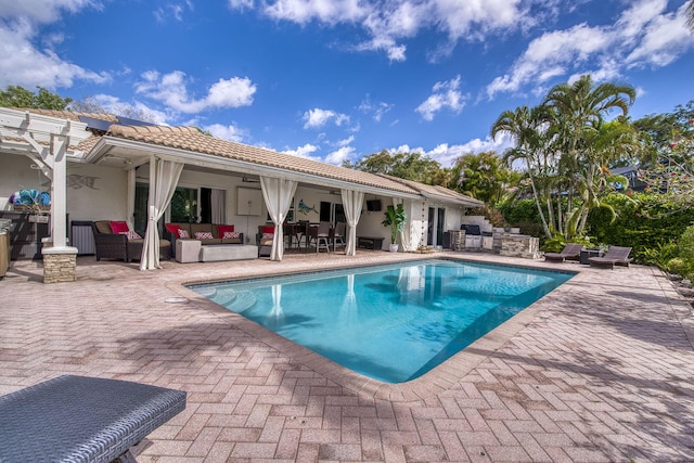 view of pool featuring a patio, an outdoor living space, ceiling fan, and a pergola