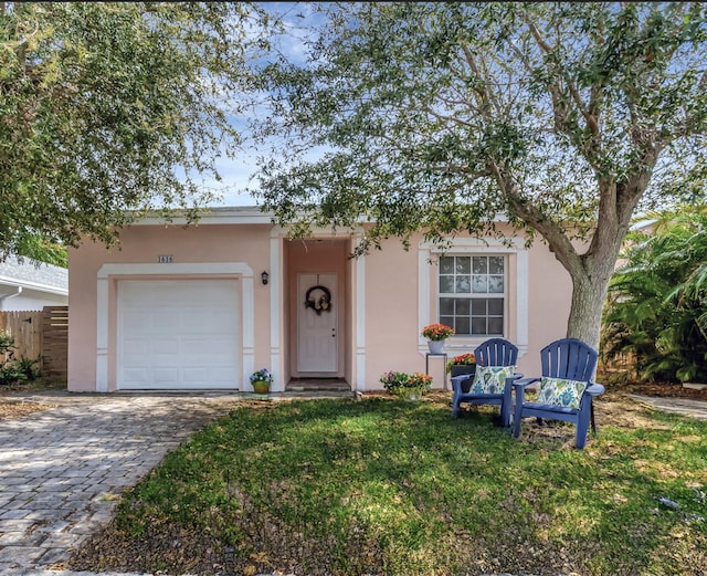 view of front facade featuring a front yard and a garage