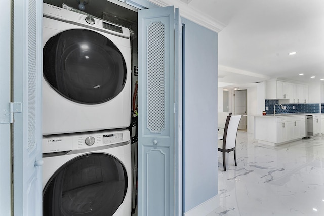 laundry room with sink and stacked washer and clothes dryer