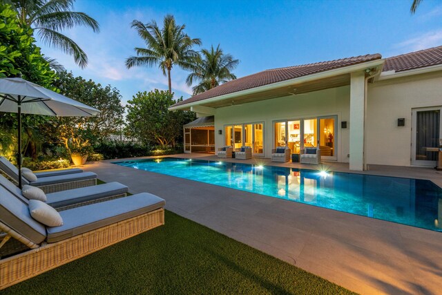 view of swimming pool featuring a patio area and outdoor lounge area