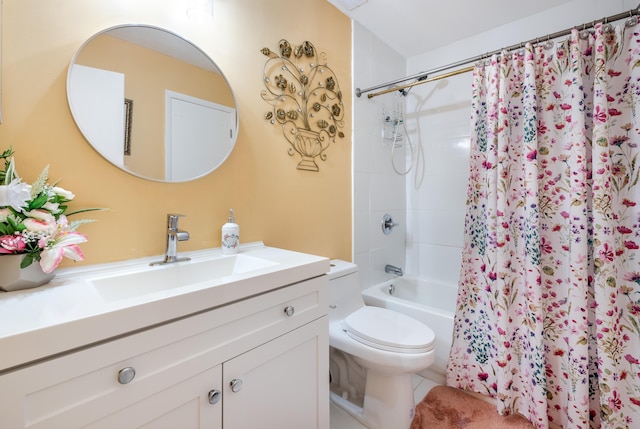 full bathroom featuring shower / tub combo with curtain, vanity, and toilet