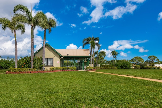 ranch-style house featuring a front yard