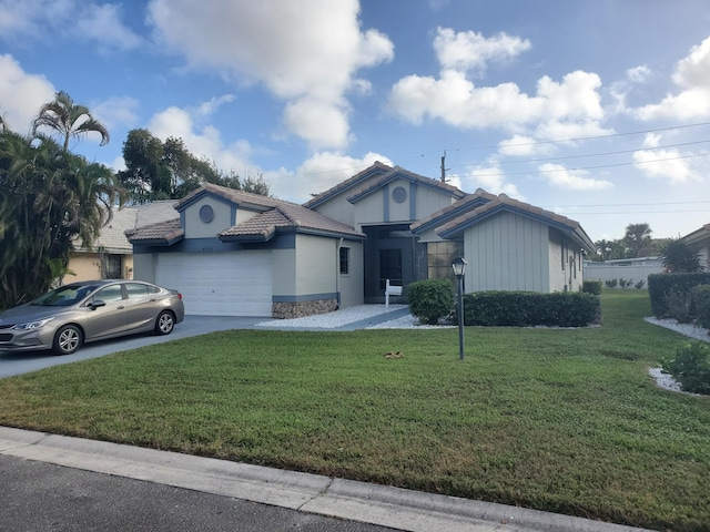 view of front of home featuring a front lawn