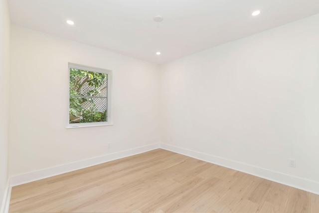 unfurnished room featuring light wood-style floors, baseboards, and recessed lighting