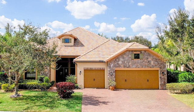 view of front of property featuring a garage and a front yard