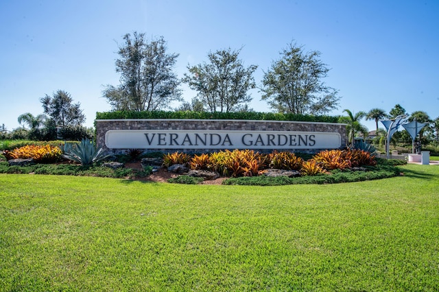 community / neighborhood sign featuring a lawn