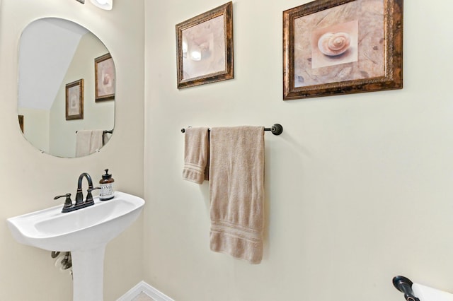 bathroom with baseboards