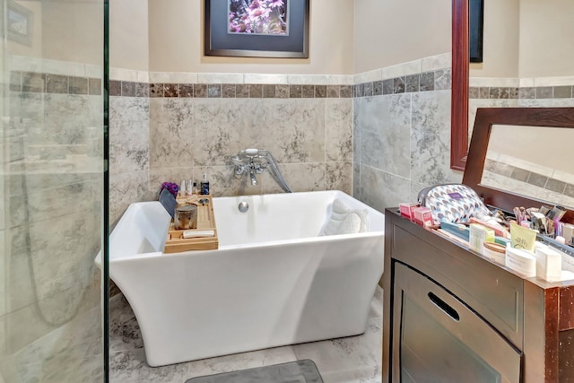 1075 E Lancewood Pl, Delray Beach, FL 33445 - bathroom with tile walls and a soaking tub