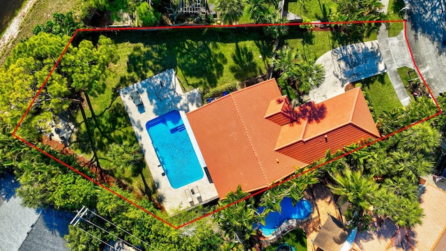 1075 E Lancewood Pl, Delray Beach, FL 33445 - view of subject property with a pool and property parcel outlined