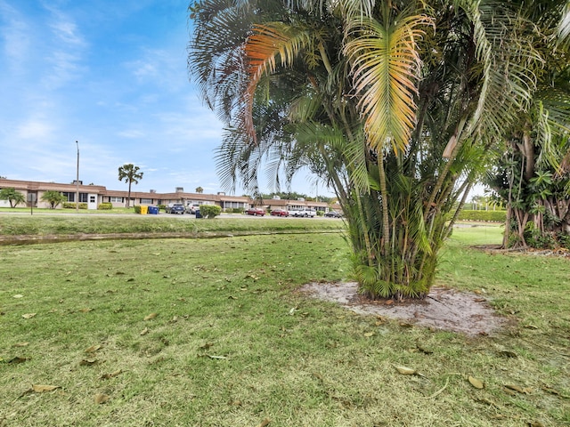 12 Valencia Unit A, Delray Beach, FL 33446 - view of community with a lawn