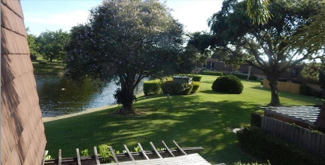 view of yard featuring a water view