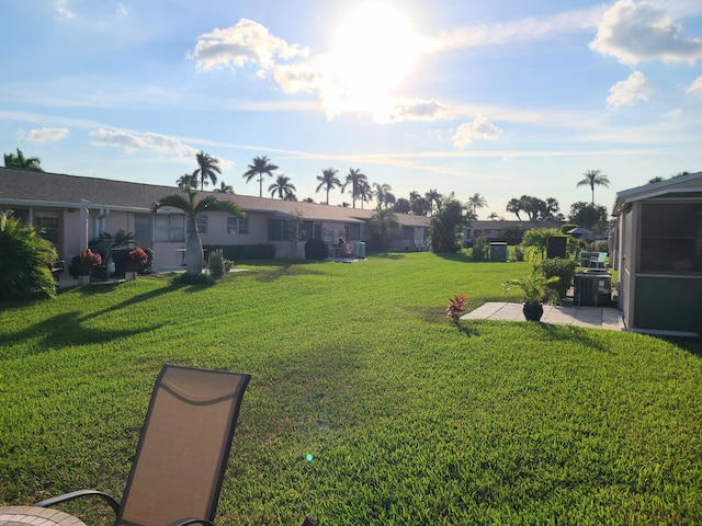 view of yard featuring a patio