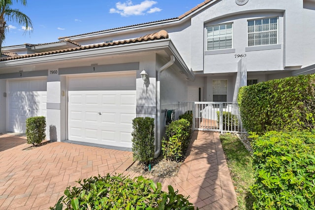 view of front facade with a garage