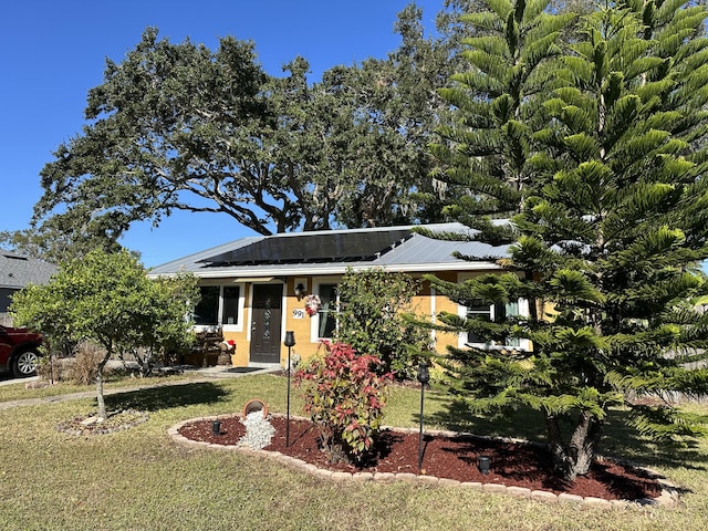 view of front of home with a front lawn