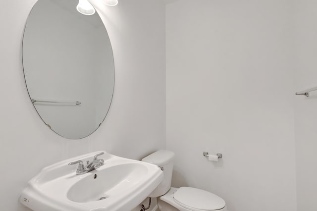 bathroom featuring toilet and sink