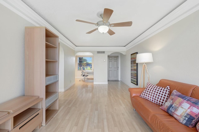 living room featuring crown molding, ceiling fan, and light hardwood / wood-style floors