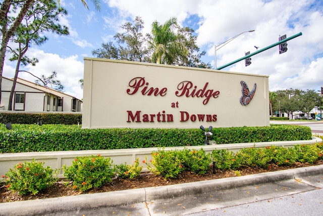 view of community / neighborhood sign