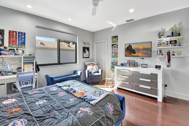 bedroom featuring baseboards, visible vents, a ceiling fan, dark wood-type flooring, and recessed lighting