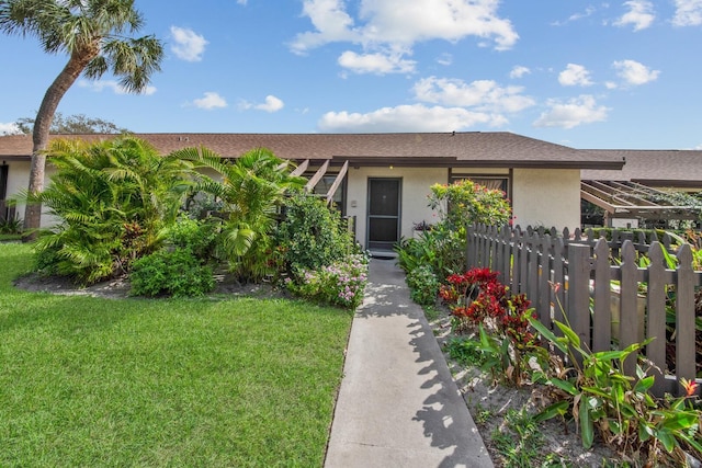 view of front of house with a front lawn