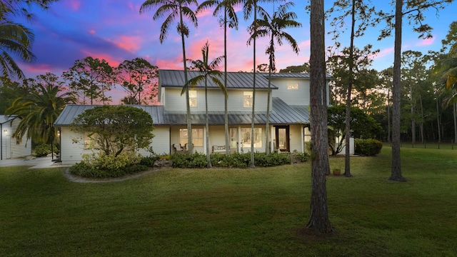 view of front facade with a yard