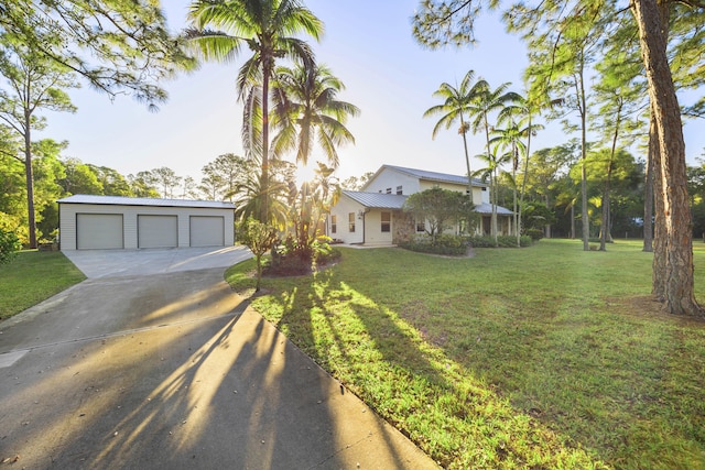 view of front facade featuring a garage and a front lawn