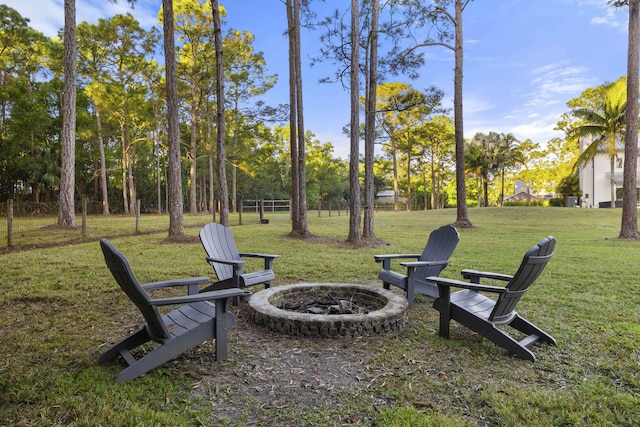 view of yard featuring a fire pit