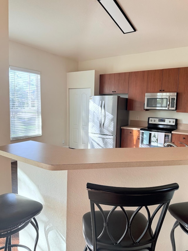 kitchen featuring stainless steel appliances and a breakfast bar