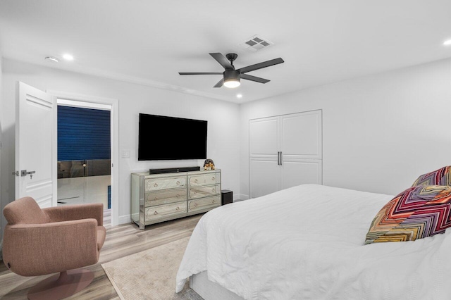 bedroom featuring a ceiling fan, recessed lighting, wood finished floors, and visible vents