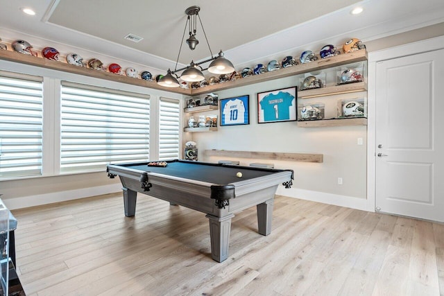 playroom featuring billiards, baseboards, visible vents, recessed lighting, and light wood-type flooring