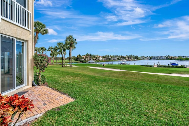 view of yard featuring a water view