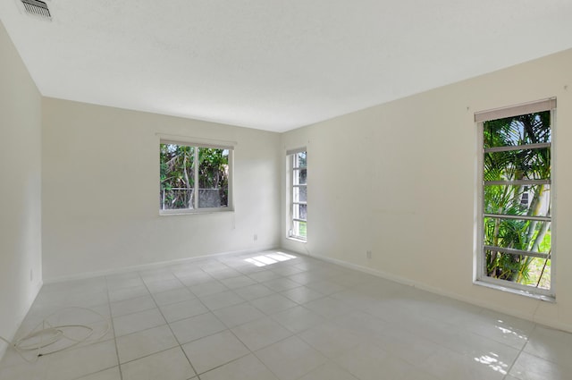 spare room featuring light tile patterned flooring