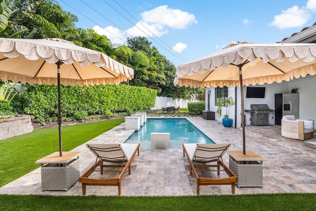 view of pool featuring a fenced in pool, grilling area, fence private yard, a yard, and a patio area