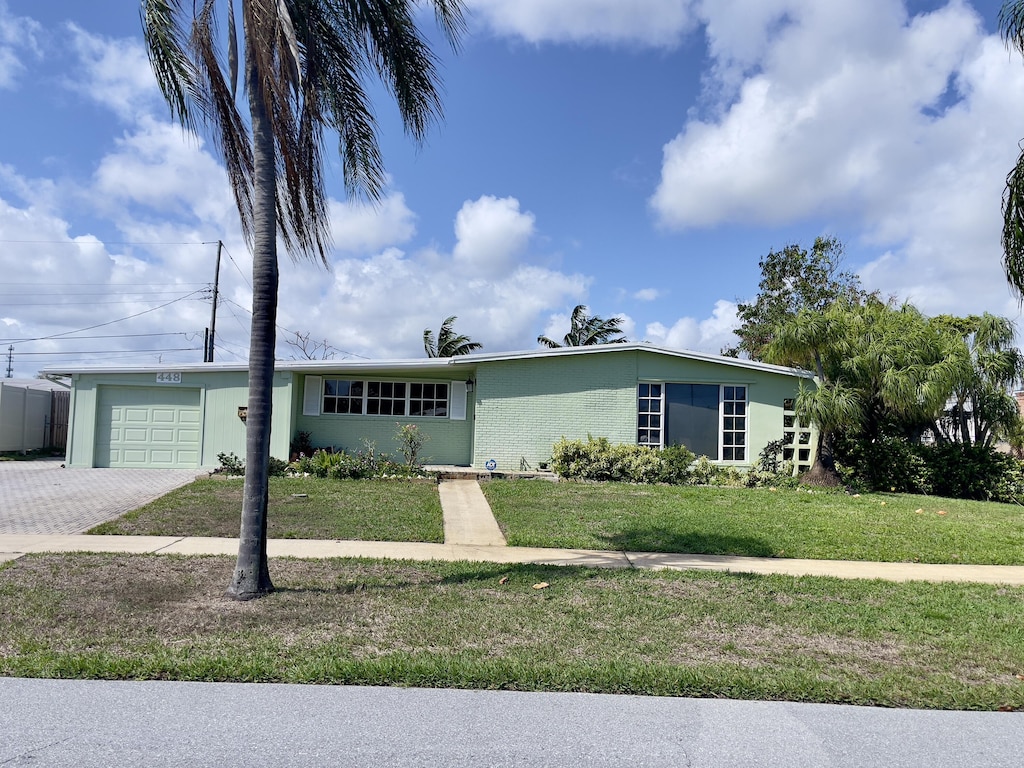 view of front of property featuring a garage and a front yard