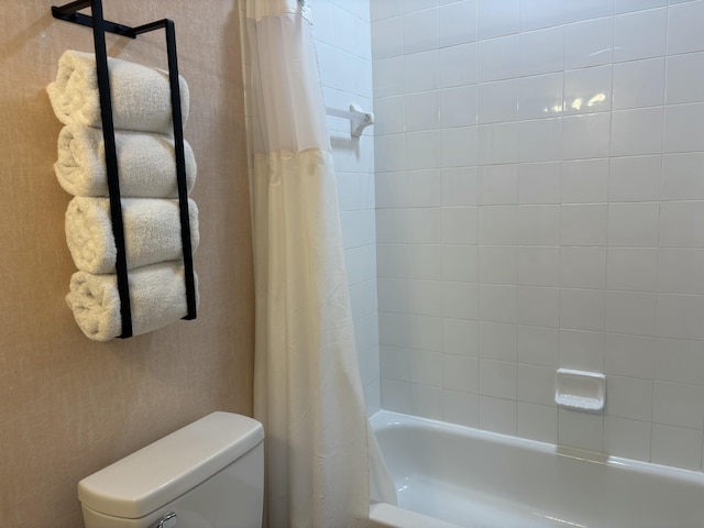 bathroom featuring toilet and shower / tub combo with curtain