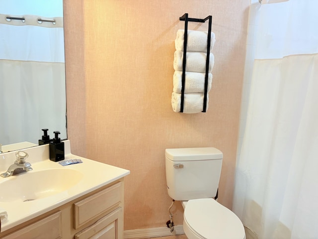 bathroom featuring toilet, a shower with curtain, and vanity