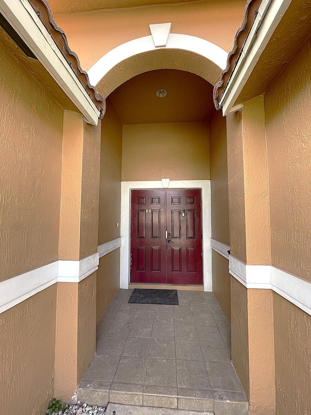 entrance to property featuring stucco siding