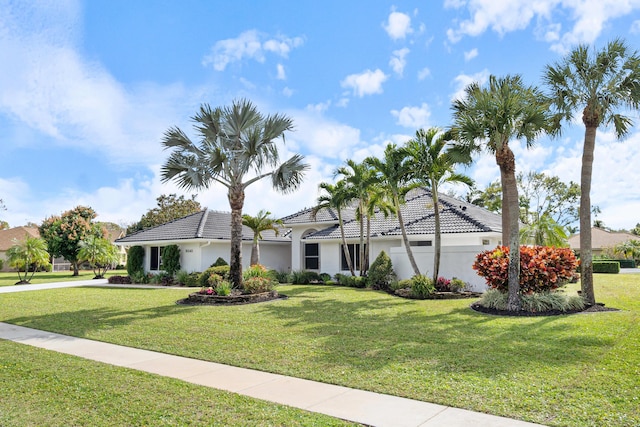 view of front facade with a front yard