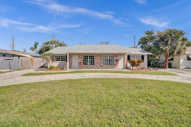 single story home featuring a front yard