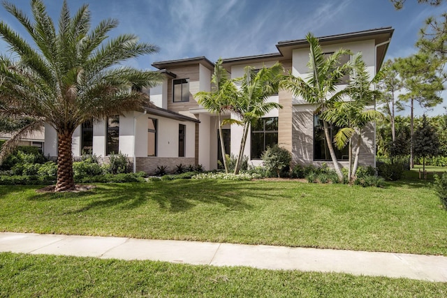 view of front facade with a front yard