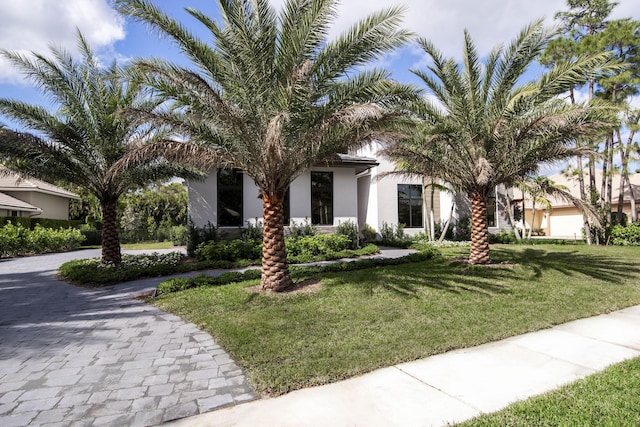 view of front of home with a front lawn