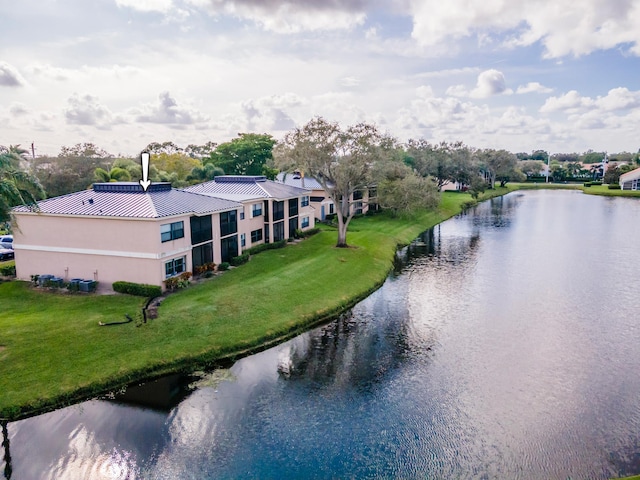 bird's eye view with a water view