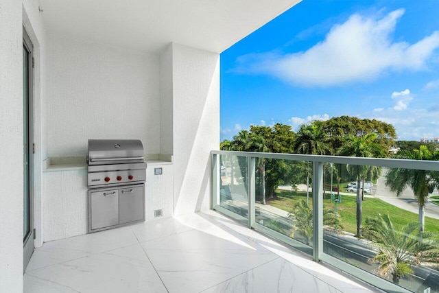 balcony featuring a grill and an outdoor kitchen