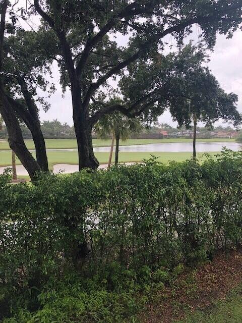 view of yard featuring a water view