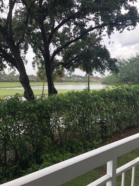 view of yard featuring a water view