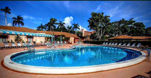 14623 Bonaire Blvd Unit 605, Delray Beach, FL 33446 - community pool with a patio area