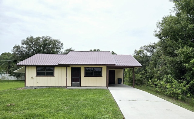 ranch-style home featuring a carport and a front yard