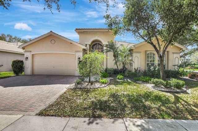 view of front of house featuring a garage and a front yard