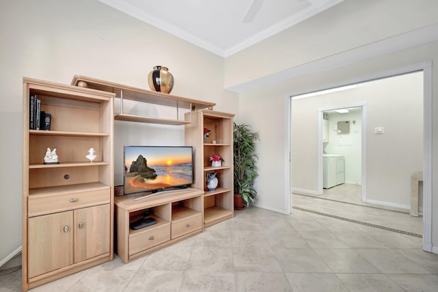 living room featuring crown molding, ceiling fan, and washer and clothes dryer